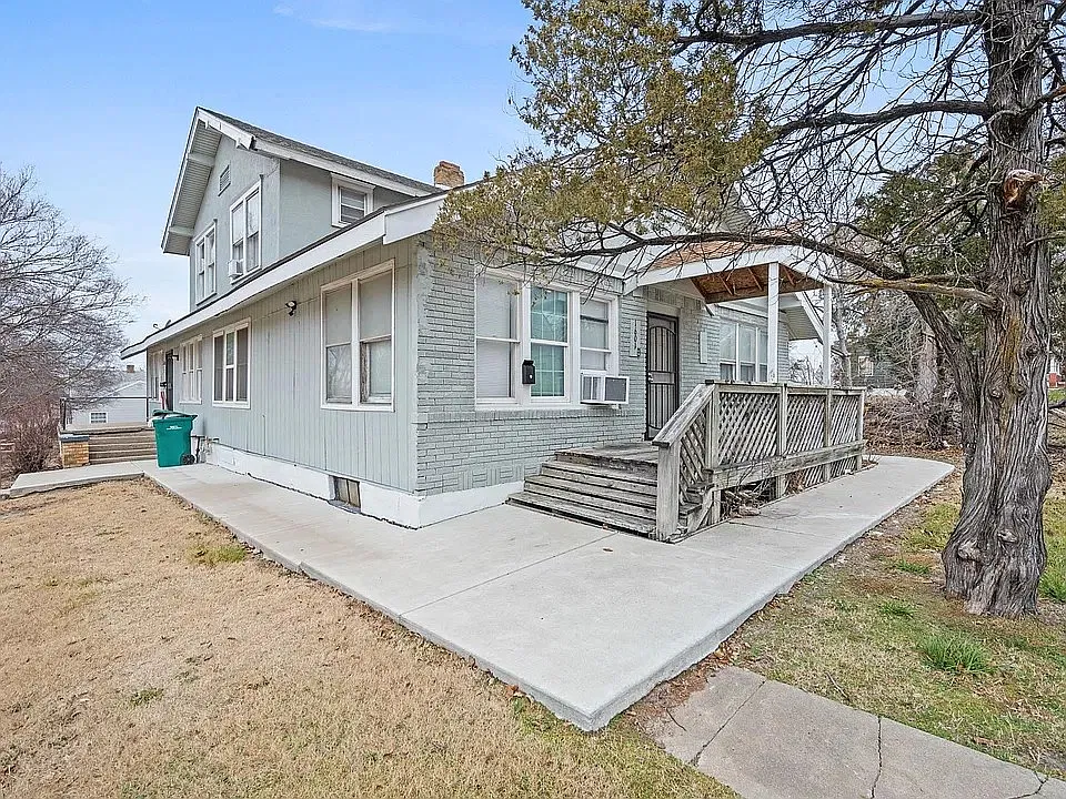 3 bed, 1300 sqft, $900 — Photo 1