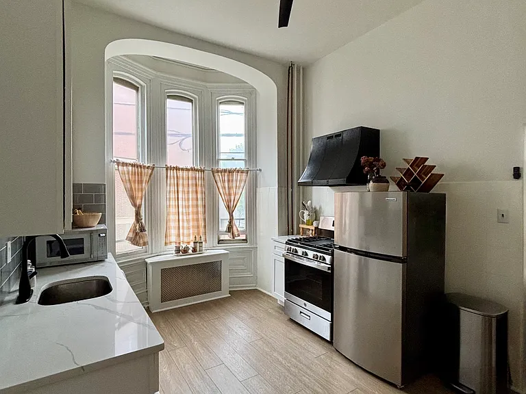 2038 Spring Garden St #2 — Photo 1