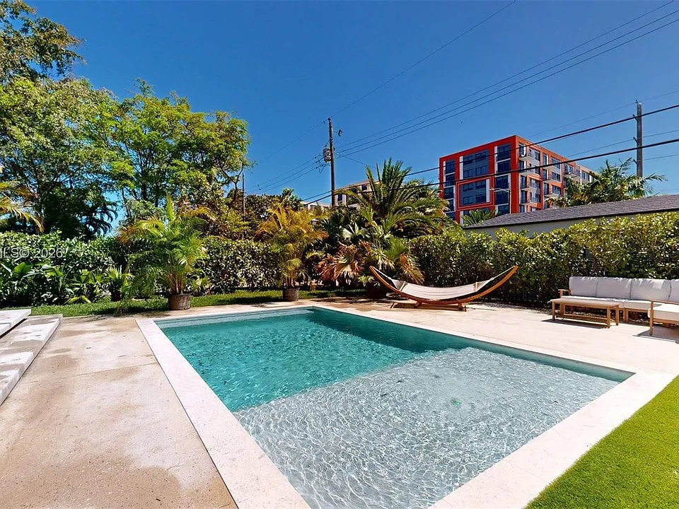 3800 NW 12th St