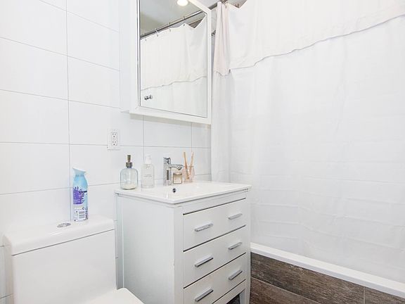 5th image of 4726 44th St APT 2R