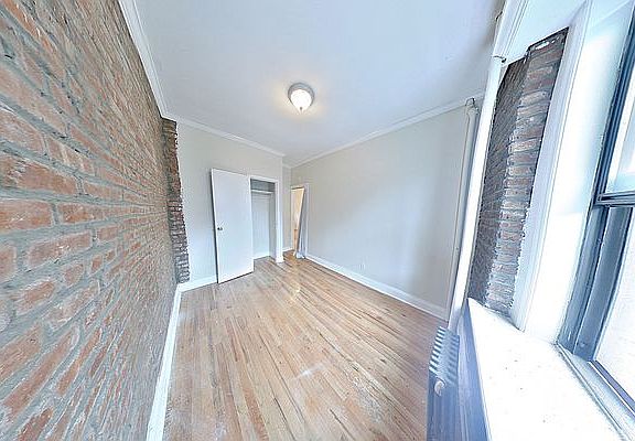 5th image of 620 E 6th St APT 14