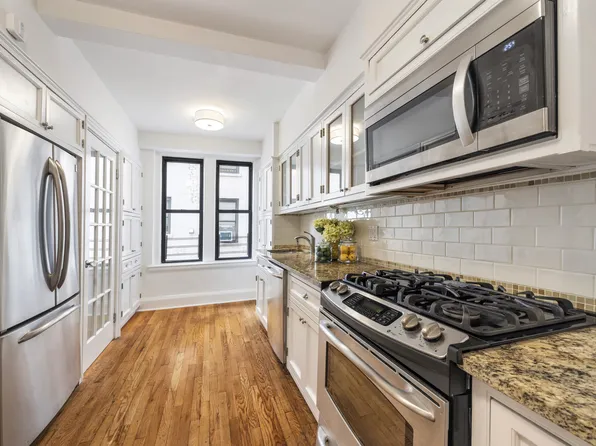 415 Central Park West 6B image 2 of 13