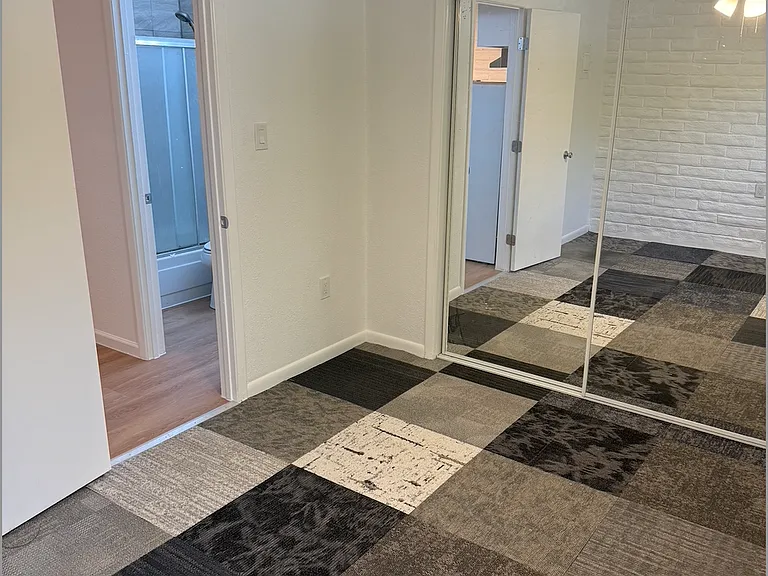 417 Harvard Dr SE #10 — Photo 8