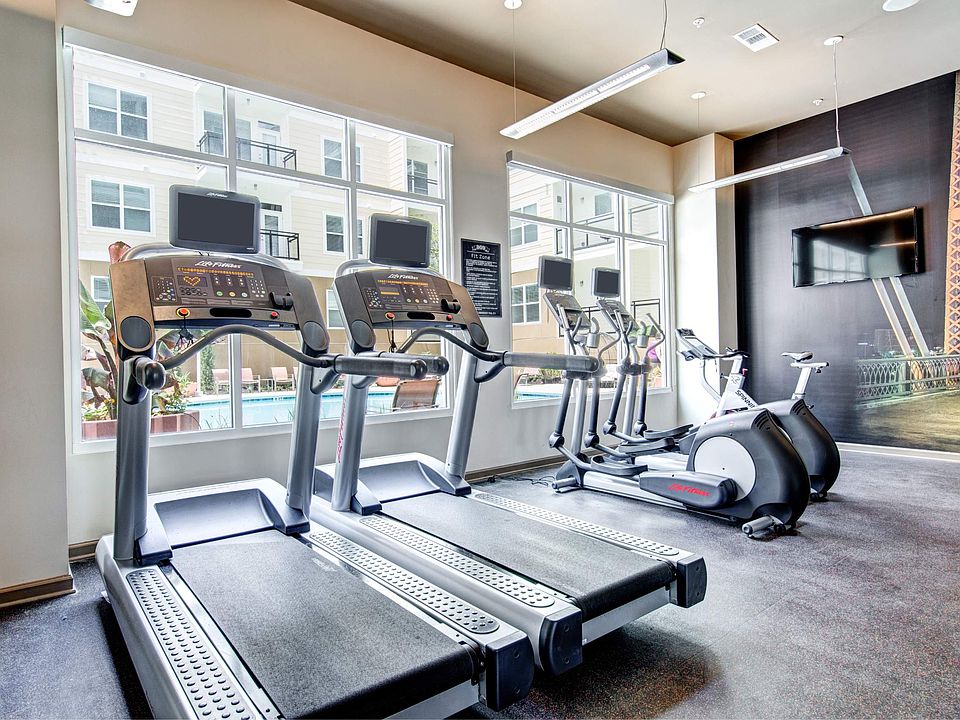 State-of-the-Art Fitness Center Cardio Equipment | Apartment Homes in Nashville, TN | 909 Flats