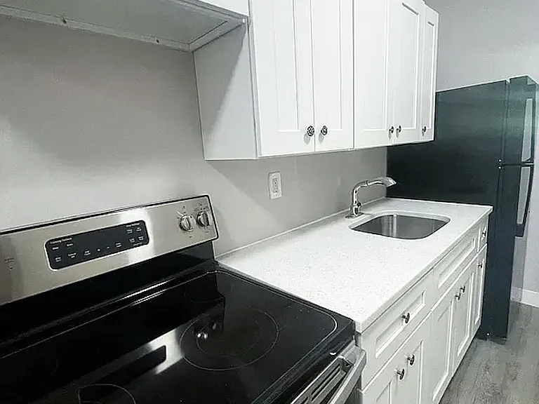 309 E 60th St #2E — Photo 2