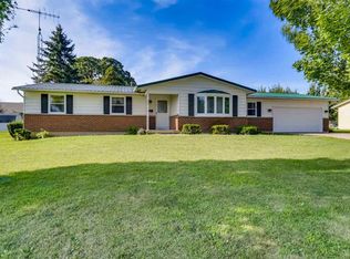 305 Palm Dr, Lena, IL 61048