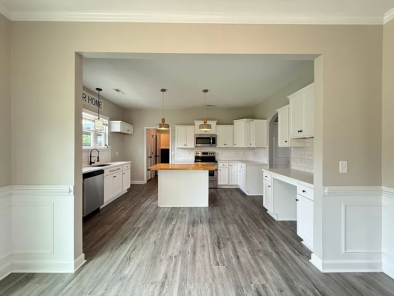 303 Breezeway Dr — Photo 9