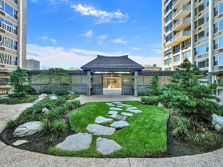 4250 N Marine Dr #22 — Photo 17