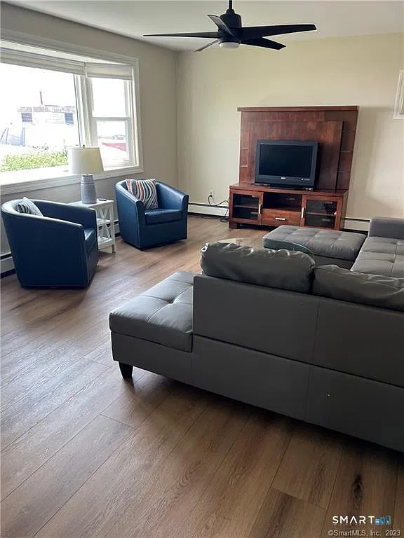 3 bed, 1.0 bath, 1078 sqft, $2,500 — Photo 3