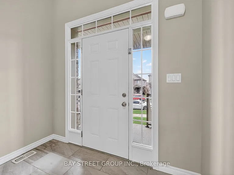445 Avens St — Photo 9