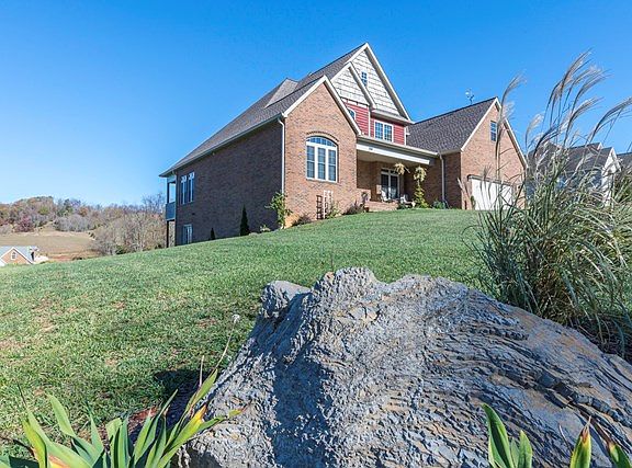 5th image of 244 Pebble Beach Dr