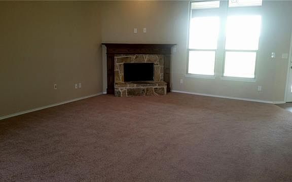 4th image of 2419 Gail St