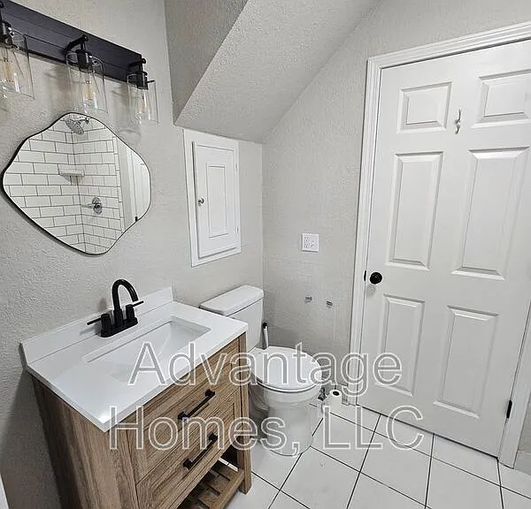 4619 Bell St — Photo 8