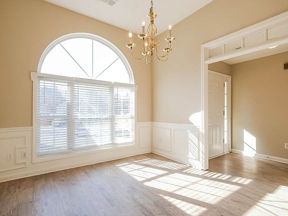 5th image of 891 Madison Chase Way
