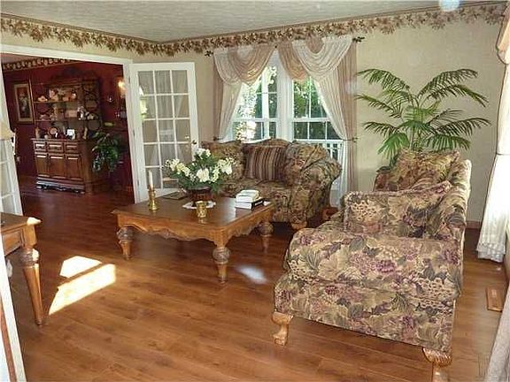 4th image of 7 Silkwood Cir