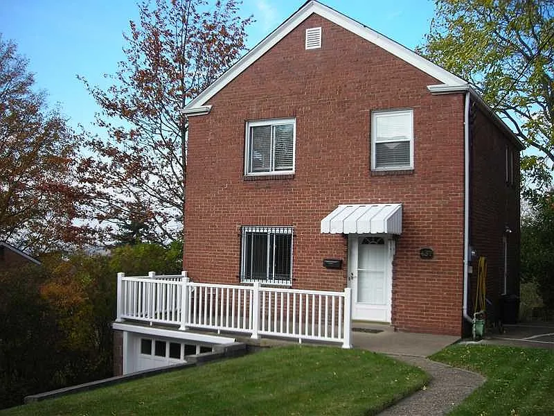 437 Connor St photo 1