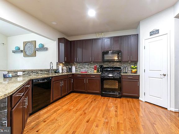 5th image of 8107 Laurnick Dr