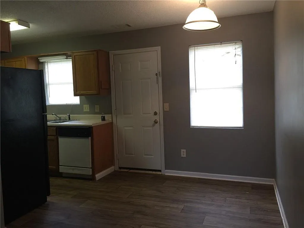 2 bed, 1.5 bath, 1008 sqft, $1,295 — Photo 4