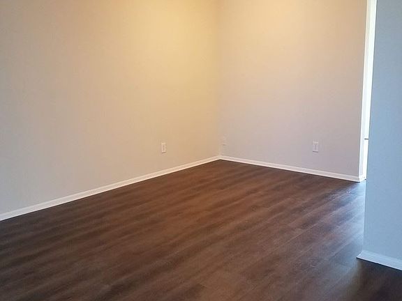 4th image of 3662 Sylvan Ln