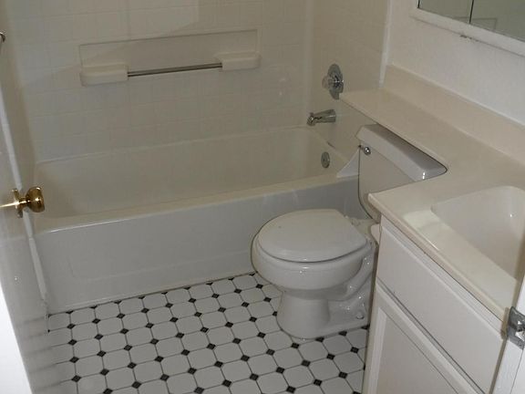 5th image of 833 Sage Dr