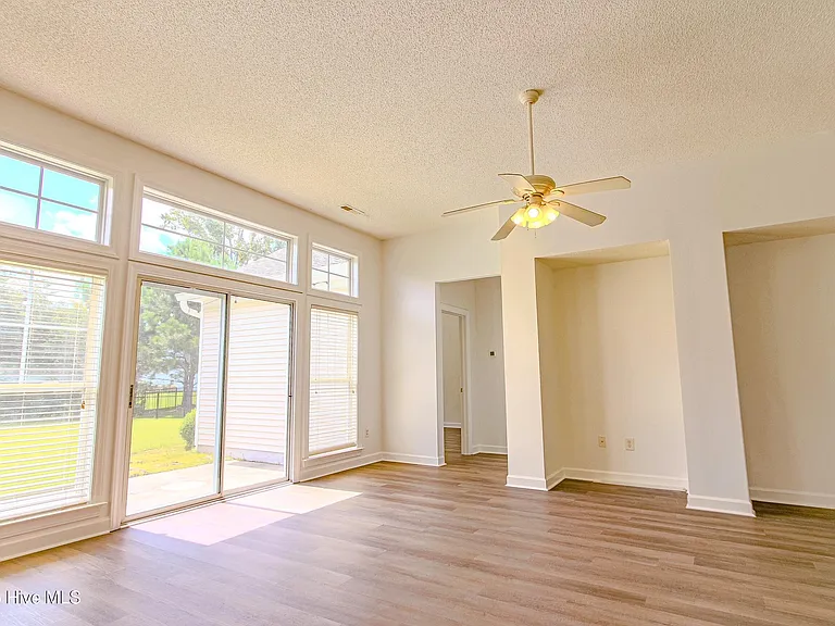 1005 Meadowlands Trl NW — Photo 7