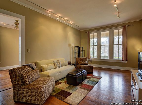 4th image of 131 W Mulberry Ave