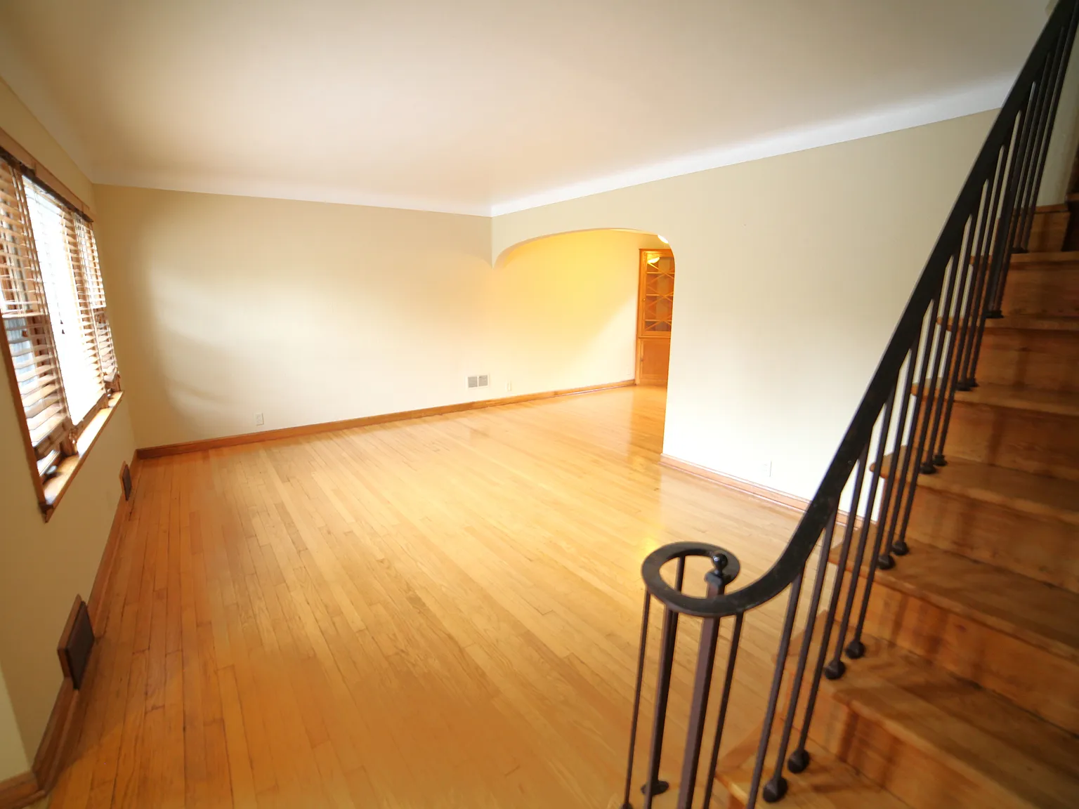 1023 Marie Ave — Photo 2