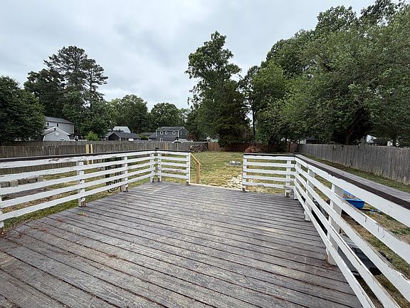 5th image of 311 Bernard Dr