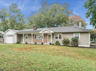 12 Ferncliff Rd, Morris Plains, NJ 07950