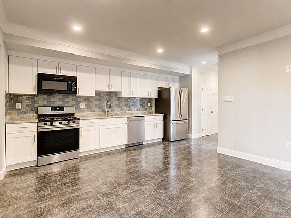 3rd image of 1316 Adams St NE APT 1