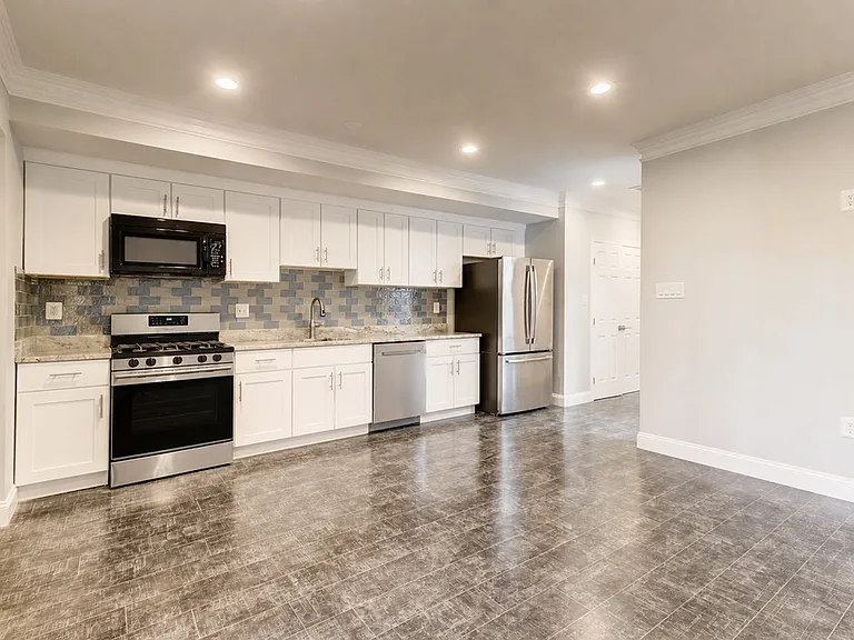 1316 Adams St NE #1 — Photo 2