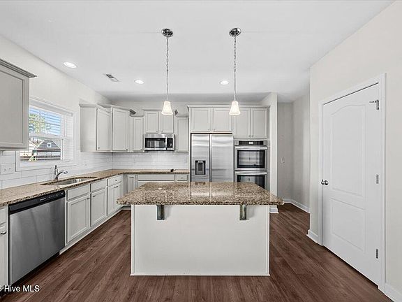 3rd image of 3025 Wilton Way