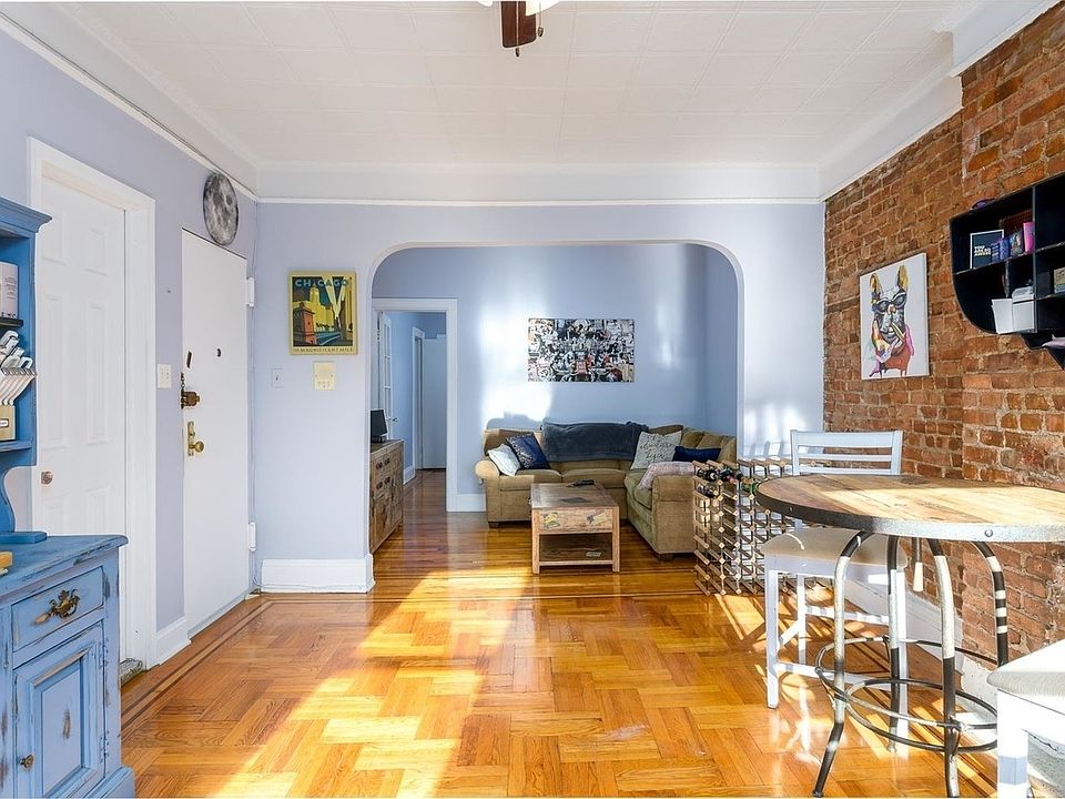 1st image of 326 De Graw St #3
