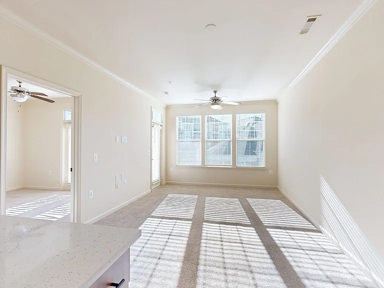Signal Hill Apartment Homes — Photo 68