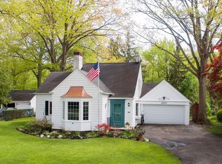 21367 N Park Dr, Fairview Park, OH 44126