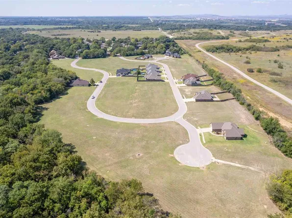 3148 NE Shelter Creek Dr, Lawton, OK 73507