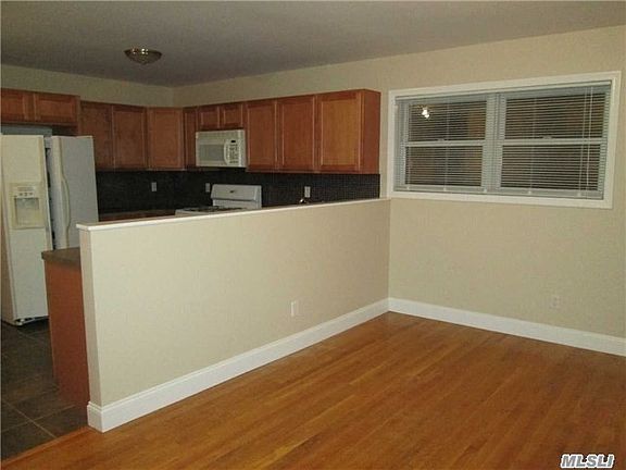 5th image of 308 Roosevelt Blvd