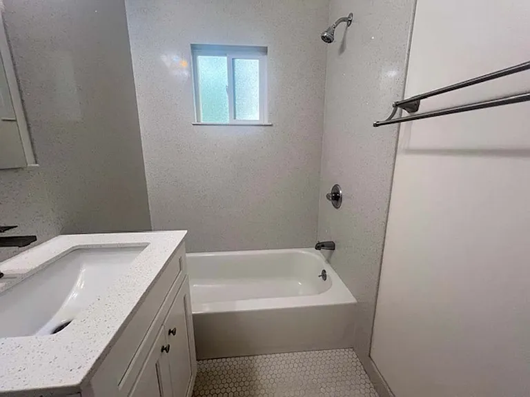 573 Wesley Ave #4 — Photo 30