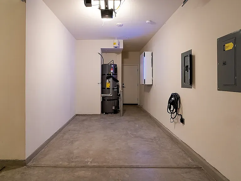 3 bed, 2.5 bath, 2000 sqft, $4,500 — Photo 3