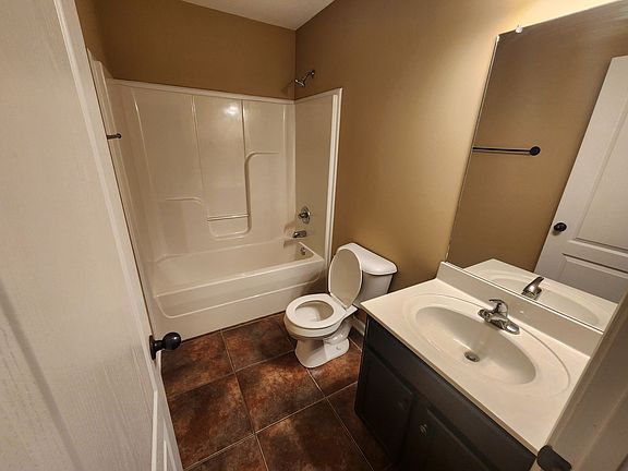 5th image of 987 S Ash Ridge Dr Unit B