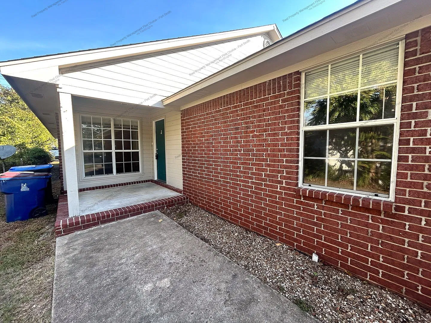 2 bed, 1.5 bath, 1112 sqft, $1,000 — Photo 2