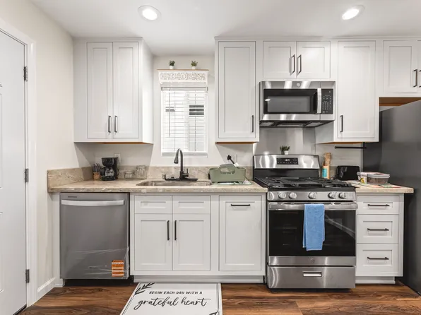 2090A Senasac Ave, Long Beach, CA 90815