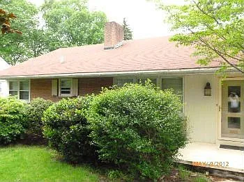 1305 Garden Ln photo 1