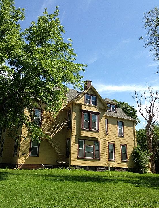 1st image of 810 9th St APT 4