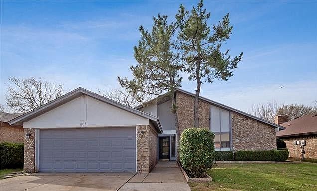 1st image of 805 Mustang Dr