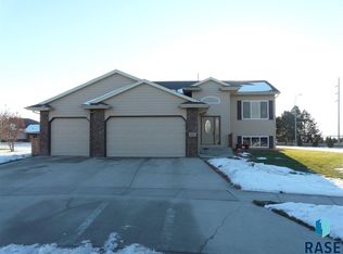601 E Daly Cir, Brandon, SD 57005