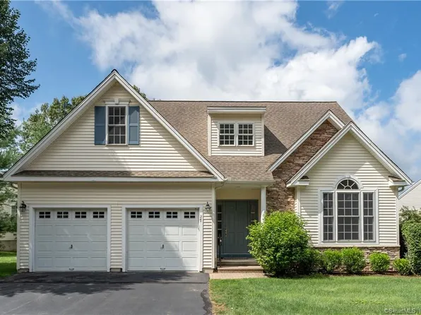 27 Montgomery Drive #27, North Branford, CT 06472