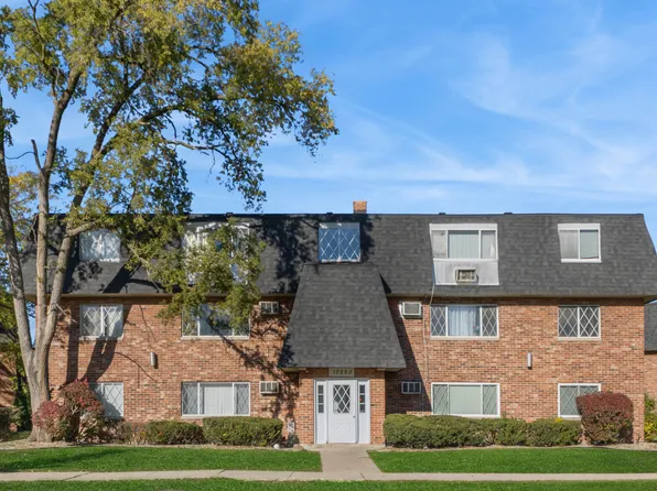 17220 71st Ave APT 11, Tinley Park, IL 60477