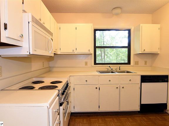 2nd image of 4B Hollywoods Ln