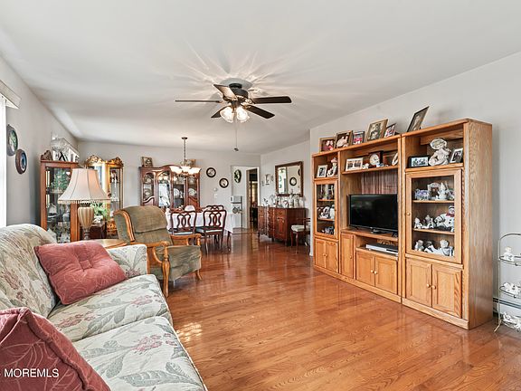 3rd image of 84 Guadeloupe Drive